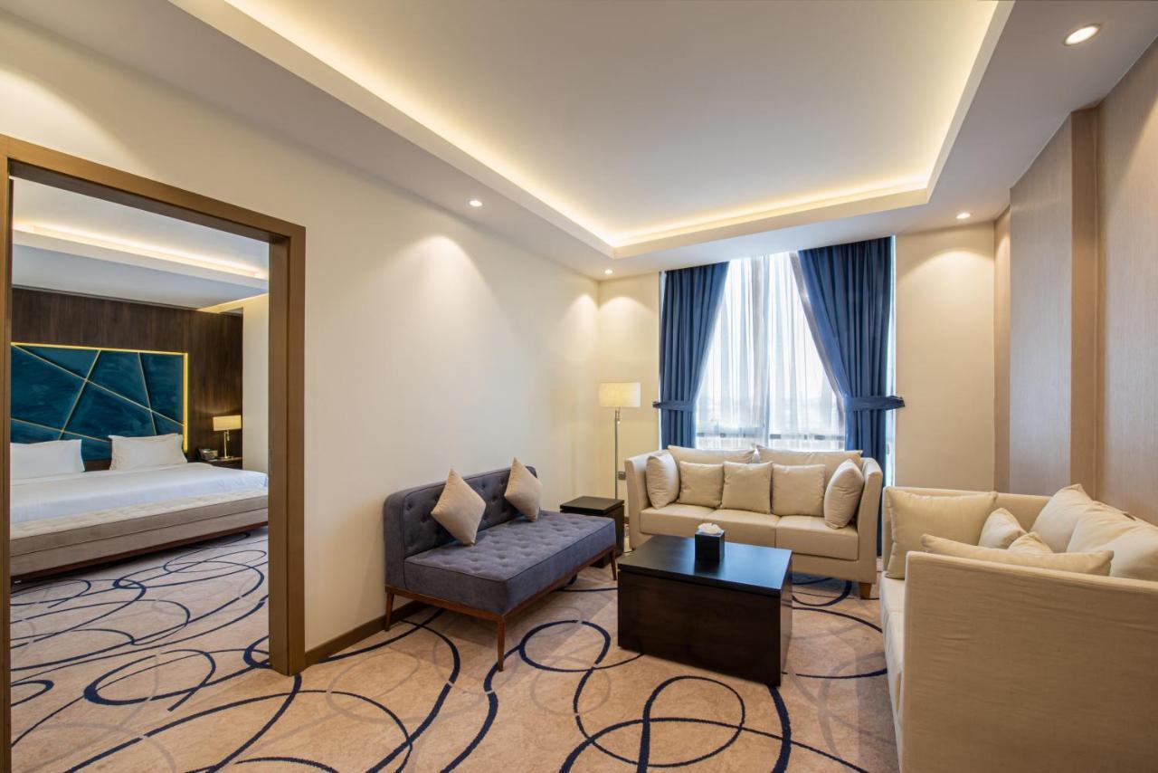 Warwick Riyadh Hotel Exterior foto