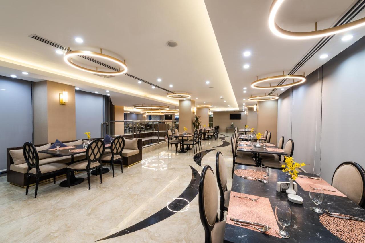 Warwick Riyadh Hotel Exterior foto